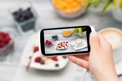 スマホで食事内容を撮影