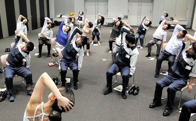 バンドー化学オフィスヨガ